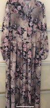 Load image into Gallery viewer, Plus Size Flowers Dress